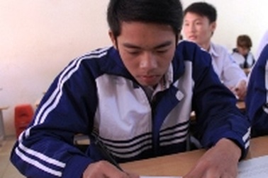 Nam sinh dũng cảm cứu hai em nhỏ rơi xuống hố nước