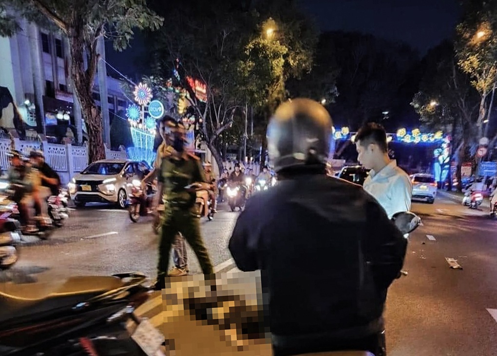 Người phụ nữ tử vong trước Thảo Cầm Viên sau khi va chạm với ô tô - 1 Người phụ nữ tử vong trước Thảo Cầm Viên sau khi va chạm với ô tô - 1