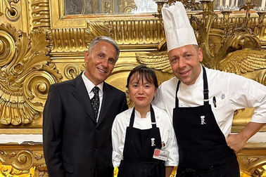 Món nem rán chưa có tiền lệ ở Quốc yến Phủ Tổng thống Ý của cô gái Việt