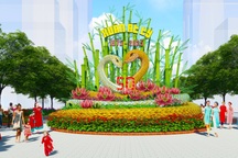 Lộ diện cặp rắn "khổng lồ" ở đường hoa Nguyễn Huệ dịp Tết Ất Tỵ