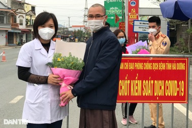 Người dân Chí Linh đón giao thừa muộn với "hoa Covid" chỉ có tại xứ sở 34