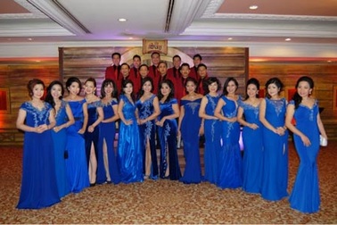 Các nữ doanh nhân quý phái trong trang phục Sensorial