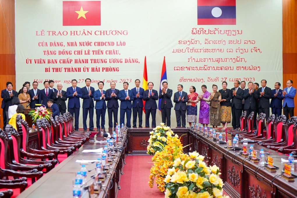Bí thư Thành ủy Hải Phòng được tặng Huân chương Tự do của Lào - 2 Bí thư Thành ủy Hải Phòng được tặng Huân chương Tự do của Lào - 2