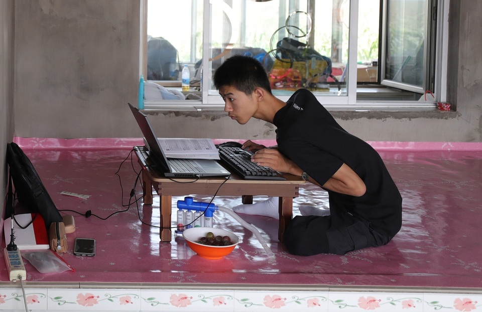 Nam sinh teo cơ vượt nỗi đau bệnh tật để giành suất vào đại học - 1 Nam sinh teo cơ vượt nỗi đau bệnh tật để giành suất vào đại học - 1