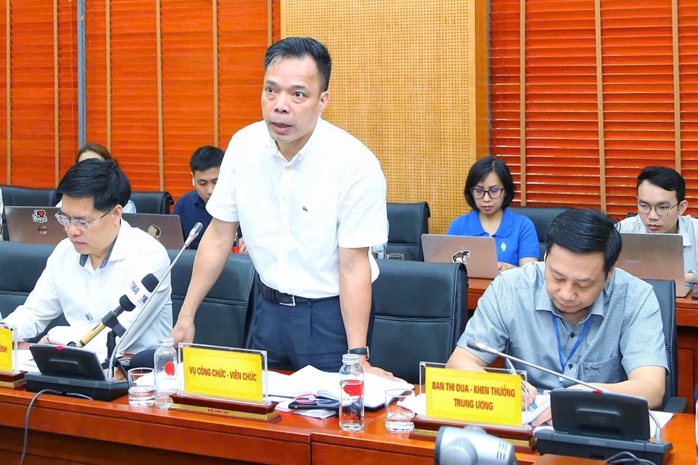 Tuyển công chức phải chọn người được việc ngay, tạm thời giữ ngạch lương - 1 Tuyển công chức phải chọn người được việc ngay, tạm thời giữ ngạch lương - 1