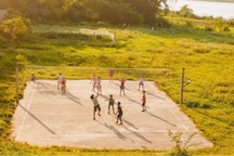 Những bức ảnh chỉ nhìn thôi là cả "bầu trời tuổi thơ" trong trẻo ùa về