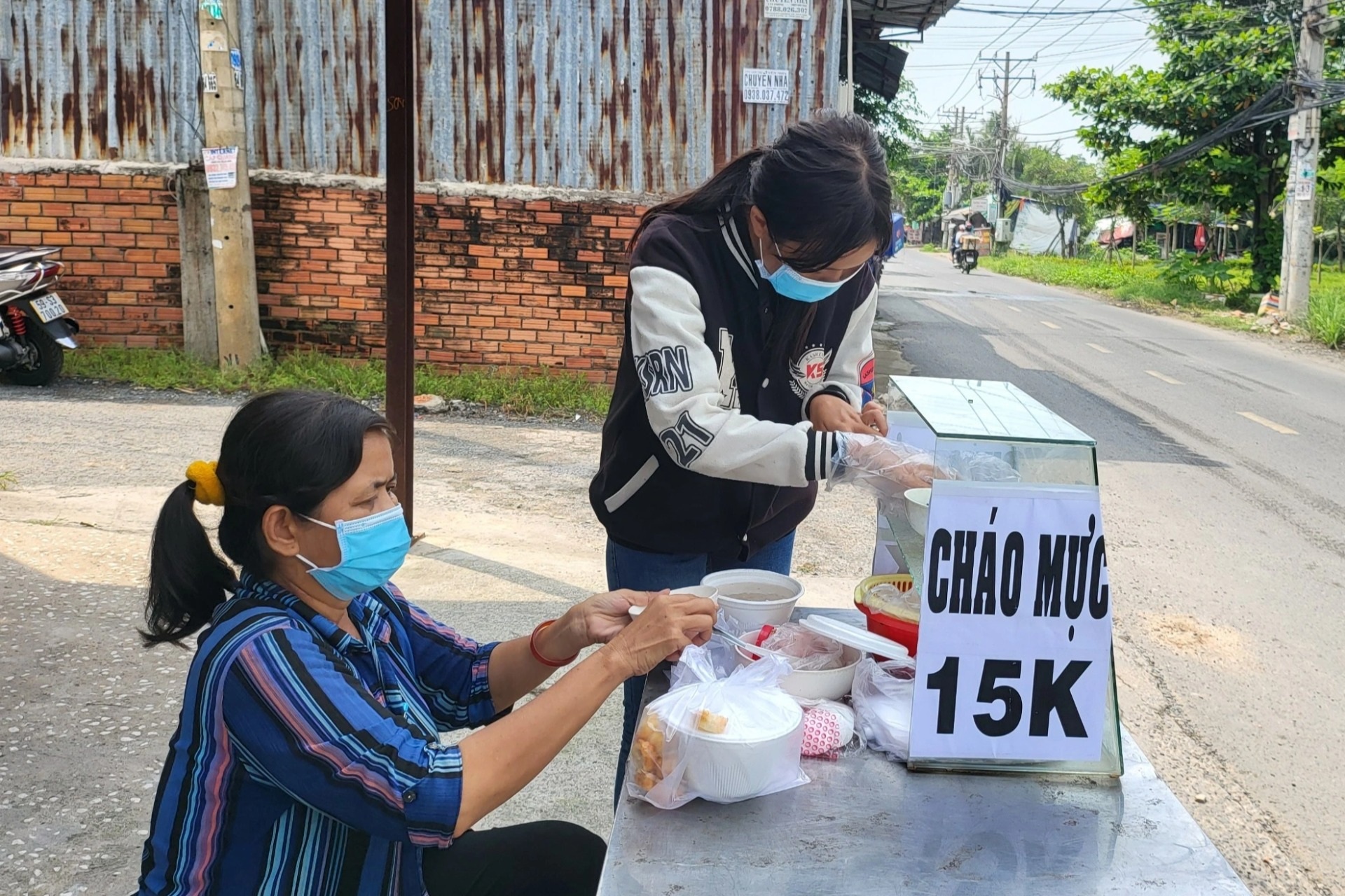 Những tân sinh viên đặc biệt: Không lẽ vì đói ăn, bất hạnh mà nghỉ học? - 12 Những tân sinh viên đặc biệt: Không lẽ vì đói ăn, bất hạnh mà nghỉ học? - 12