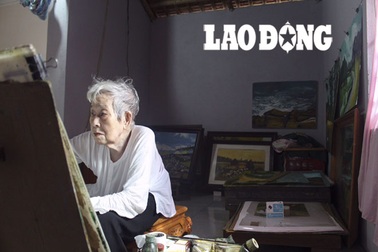 Chuyện bà lão 94 tuổi ngày ngày lướt facebook