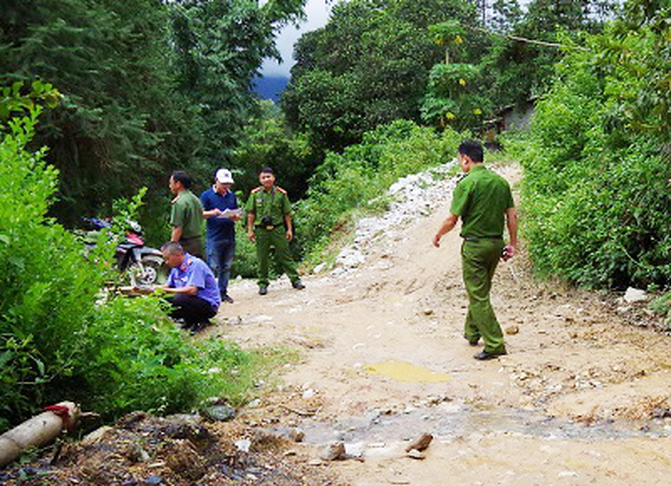 Nam thanh niên tử vong trên đường, nghi bị sát hại - 1 Nam thanh niên tử vong trên đường, nghi bị sát hại - 1