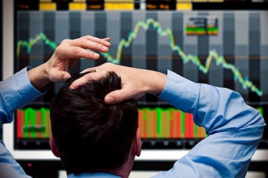 Dòng tiền giảm sút nghiêm trọng, VN-Index lao dốc gần 11 điểm