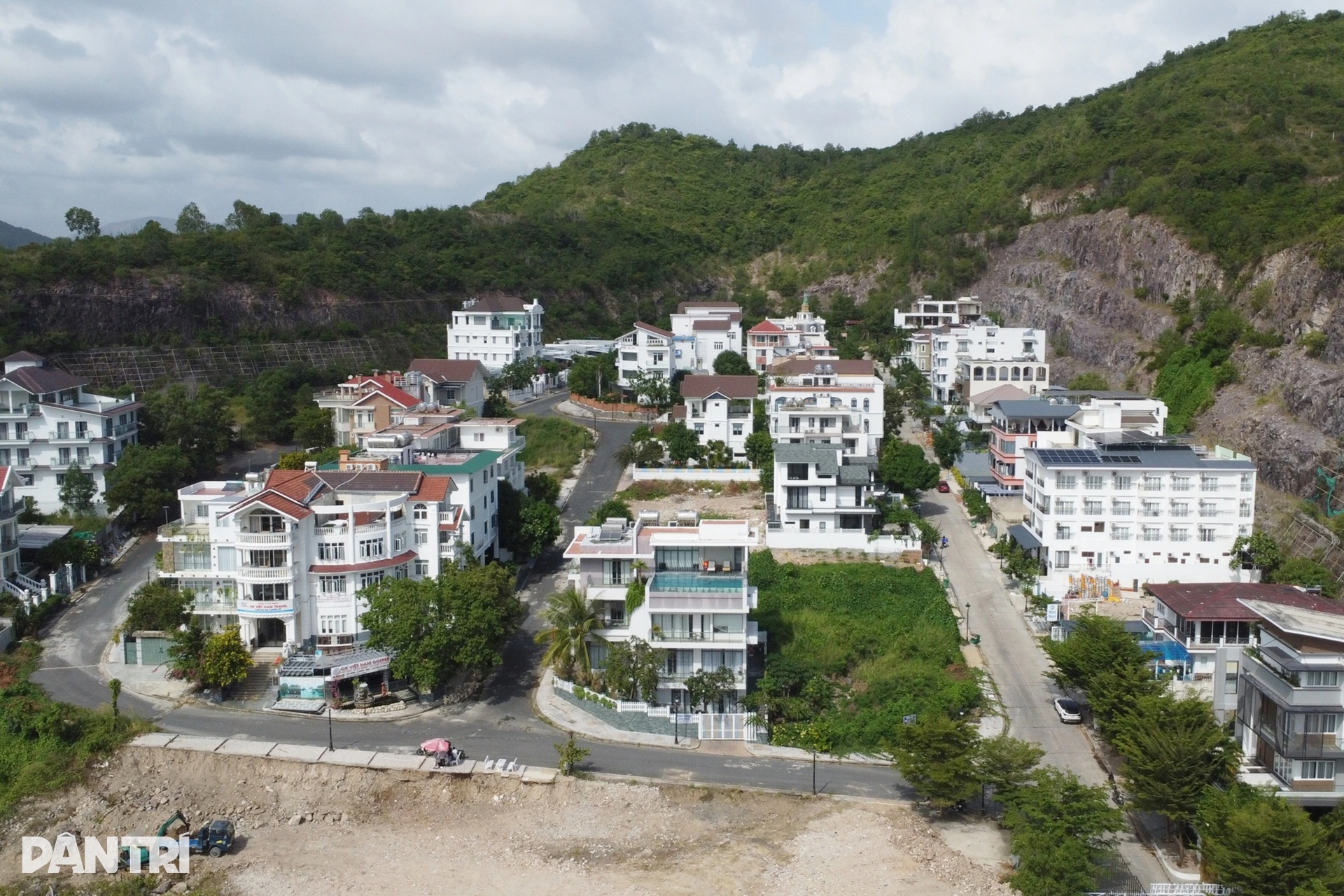 Tháo dỡ 15 biệt thự xây sai phép ở Nha Trang - 6 Tháo dỡ 15 biệt thự xây sai phép ở Nha Trang - 6