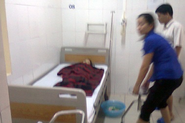 Bé 5 tuổi thoát chết hy hữu dưới gầm xe Honda CRV 