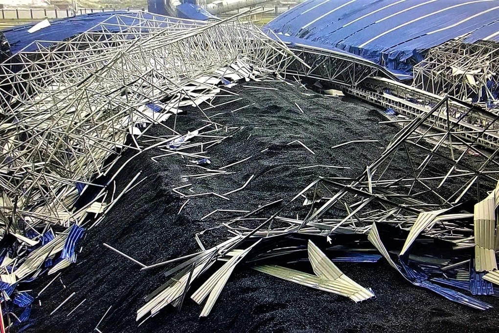Kho than Nhà máy Nhiệt điện Vũng Áng 2 đổ sập trong bão Bualoi - 1 Kho than Nhà máy Nhiệt điện Vũng Áng 2 đổ sập trong bão Bualoi - 1