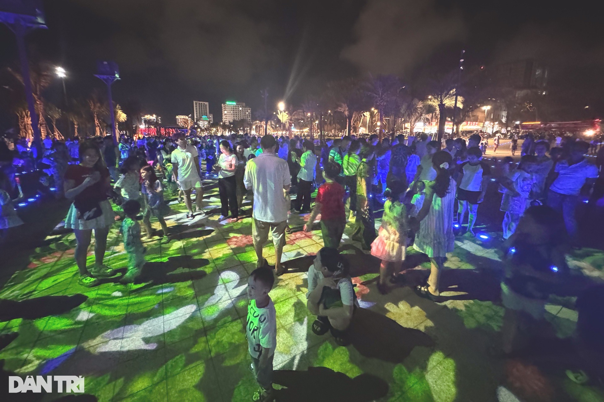 Bãi Sau Vũng Tàu chỉnh trang xong, khách du lịch đông đúc trở lại - 13 Bãi Sau Vũng Tàu chỉnh trang xong, khách du lịch đông đúc trở lại - 13