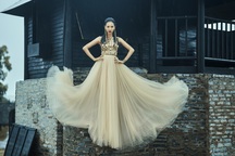 Bebe Phạm trở lại với nghề người mẫu sau nhiều năm kết hôn với Dustin Nguyễn