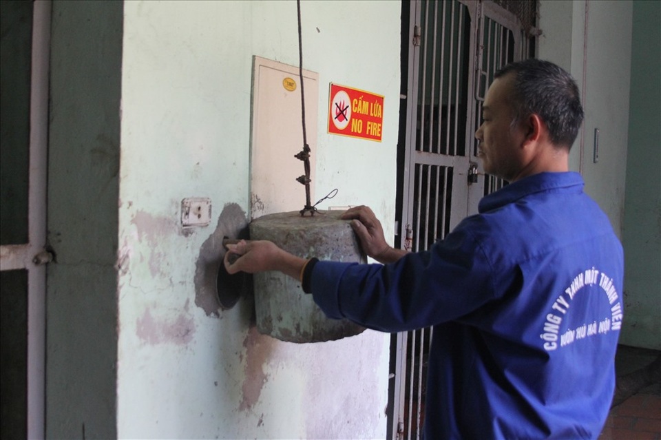 Cận cảnh công việc ngày Tết của những người ăn, ngủ với thú dữ - 1 Cận cảnh công việc ngày Tết của những người ăn, ngủ với thú dữ - 1