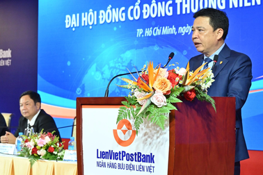 Cổ đông hỏi vì sao cổ phiếu giảm, CEO LienVietPostBank: "Không thể biết"