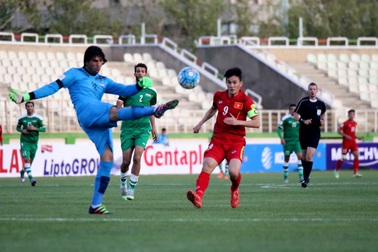 Công Vinh có thể bị kỷ luật vì đóng quảng cáo ở Thái Lan