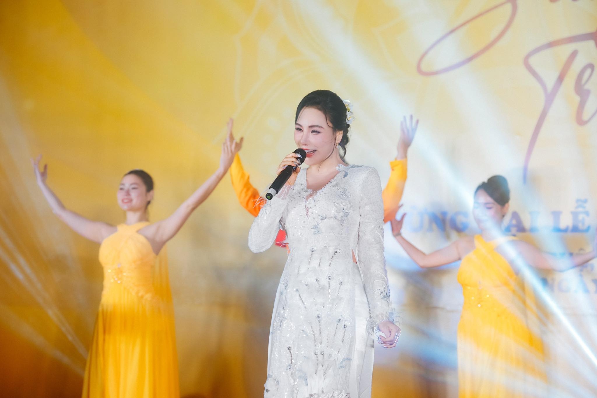 Hồ Quỳnh Hương sau cưới: Hay khoe ông xã, nói về mối quan hệ với nhà chồng - 5