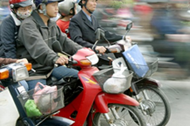 Chùm ảnh: Ngày đầu tiên thực hiện đội mũ bảo hiểm