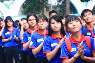 Cảm phục những “chiến sĩ kỳ cựu” tiếp sức mùa thi