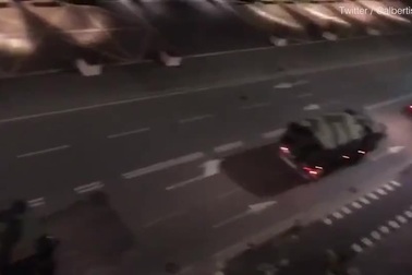 Xe quân sự xếp hàng dài di chuyển thi thể bệnh nhân Covid-19 ở Italia