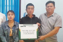 Trao trên 57 triệu đồng bạn đọc giúp gia đình bị sập nhà do bão