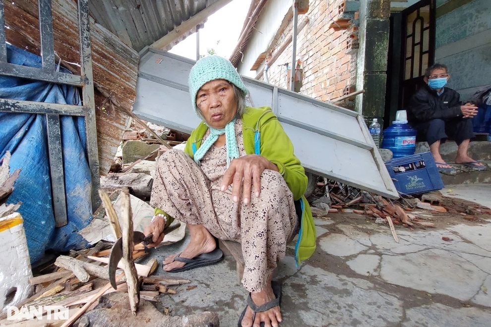 Lũ dữ lịch sử cuốn phăng nhà cửa, bà con cần giúp ngay gạo ăn, áo ấm - 4 Lũ dữ lịch sử cuốn phăng nhà cửa, bà con cần giúp ngay gạo ăn, áo ấm - 4