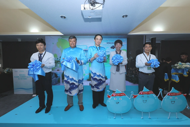 Giáo dục nhận thức về tiết kiệm nước sạch cho hàng ngàn trẻ em Việt