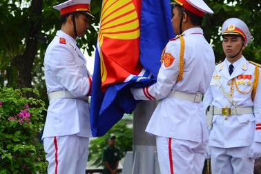 Lễ thượng cờ chào mừng 48 năm thành lập ASEAN