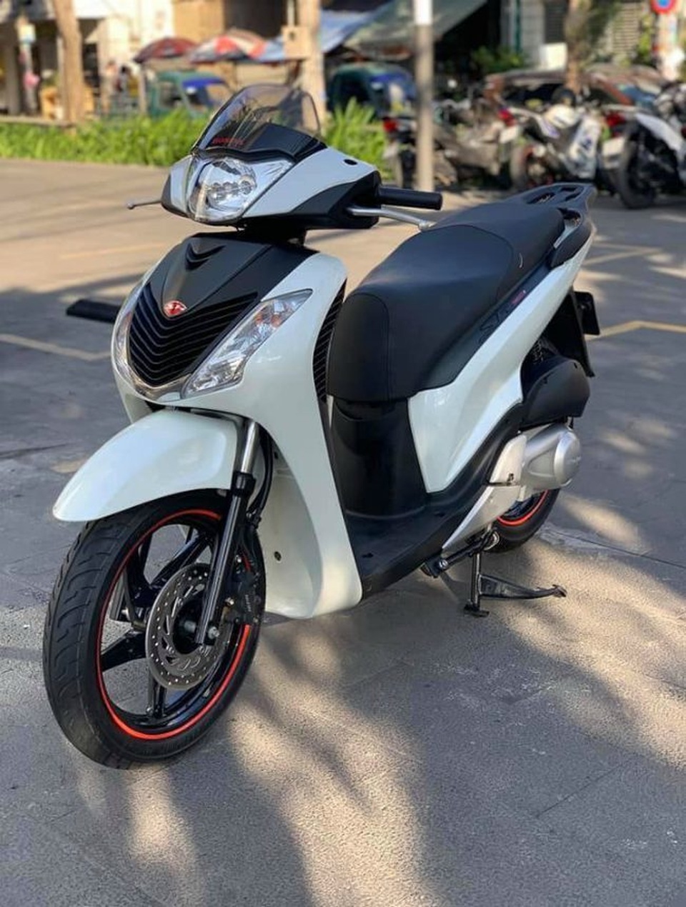 Đẳng cấp dân chơi: Honda SH biển khủng, giá ngang ô tô - 9 Đẳng cấp dân chơi: Honda SH biển khủng, giá ngang ô tô - 9