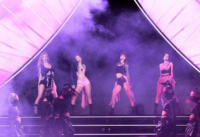 Show diễn Blackpink tại Hà Nội: Không chỉ là chuyện giới trẻ đu idol - 10 Show diễn Blackpink tại Hà Nội: Không chỉ là chuyện giới trẻ đu idol - 10