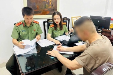 Cuộc thi “Hoa khôi Di sản” ở Hà Nội dừng khẩn cấp sau khi công an kiểm tra