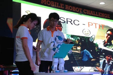 Bộ trưởng Bộ Thông tin và Truyền thông khen thưởng đội tuyển Olympic Tin học