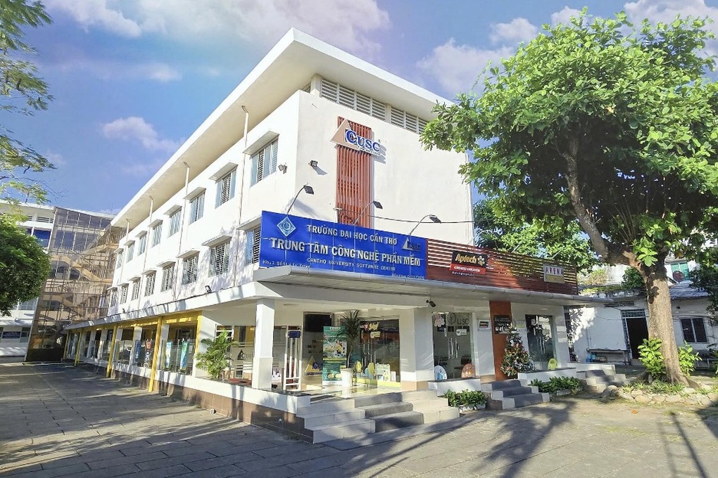 Cần Thơ: Trao học bổng cho học sinh, sinh viên đam mê công nghệ và sáng tạo - 3 Cần Thơ: Trao học bổng cho học sinh, sinh viên đam mê công nghệ và sáng tạo - 3