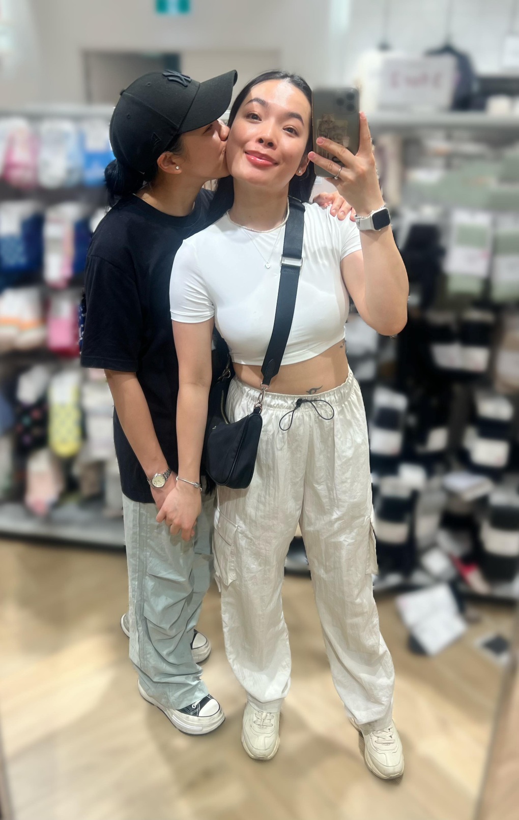 Chuyện tình đẹp của công chúa tóc mây Việt và bếp trưởng đồng giới - 3 Chuyện tình đẹp của công chúa tóc mây Việt và bếp trưởng đồng giới - 3