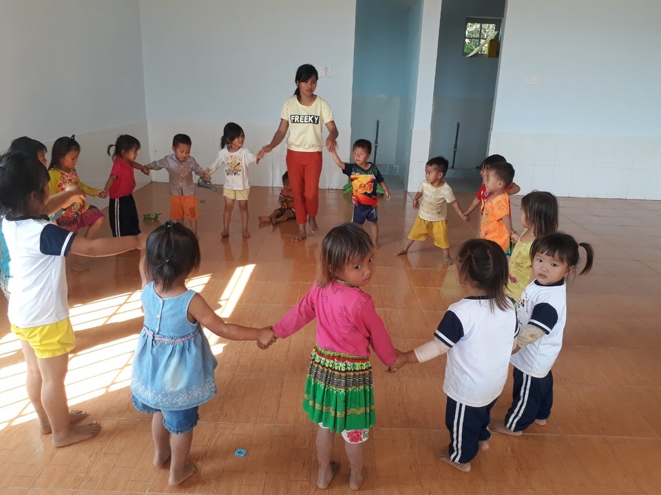 Học sinh làm đồ chơi, gây quỹ tặng điểm trường vào học muộn nhất nước - 4 Học sinh làm đồ chơi, gây quỹ tặng điểm trường vào học muộn nhất nước - 4