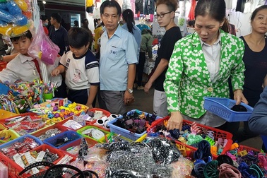 TP.HCM: Hàng ngàn công nhân tham gia phiên chợ nghĩa tình