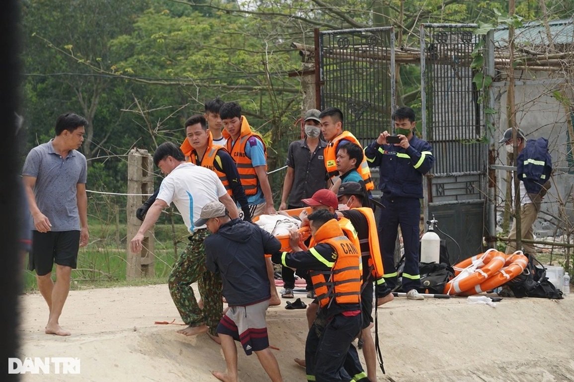 Vụ 5 học sinh đuối nước: Tìm thấy thêm 3 nạn nhân - 3 Vụ 5 học sinh đuối nước: Tìm thấy thêm 3 nạn nhân - 3