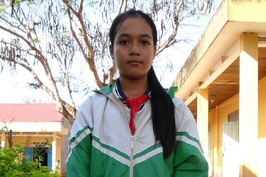 Nữ sinh nghèo người Ê-đê học giỏi nhất trường