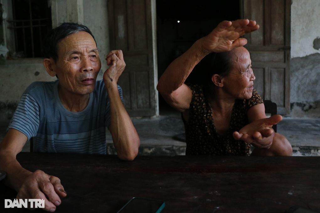 Cha già mắc bệnh hiểm nghèo lo cho con trai bị ung thư, vợ tâm thần - 4 Cha già mắc bệnh hiểm nghèo lo cho con trai bị ung thư, vợ tâm thần - 4