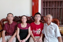 Thủ khoa 29,5 điểm "học cùng" ông nội suốt 12 năm