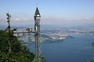 "Tim đập, chân run" thử trải nghiệm đi "thang máy lên thiên đường"