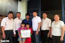 Bạn đọc giúp 2 đứa trẻ mồ côi mẹ ở Phú Yên gần 240 triệu đồng