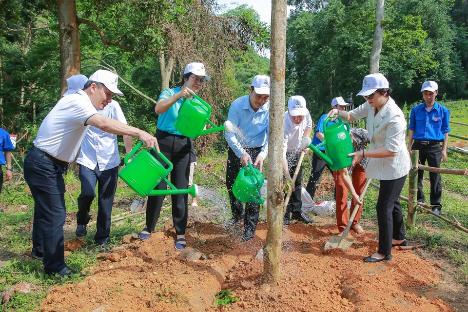 Phát động chương trình Agribank - Vì tương lai xanh, Thêm cây - Thêm sự sống - 3 Phát động chương trình Agribank - Vì tương lai xanh, Thêm cây - Thêm sự sống - 3