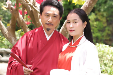 Hứa Minh Đạt nói gì khi bà xã Lâm Vỹ Dạ lấn sân ca hát?