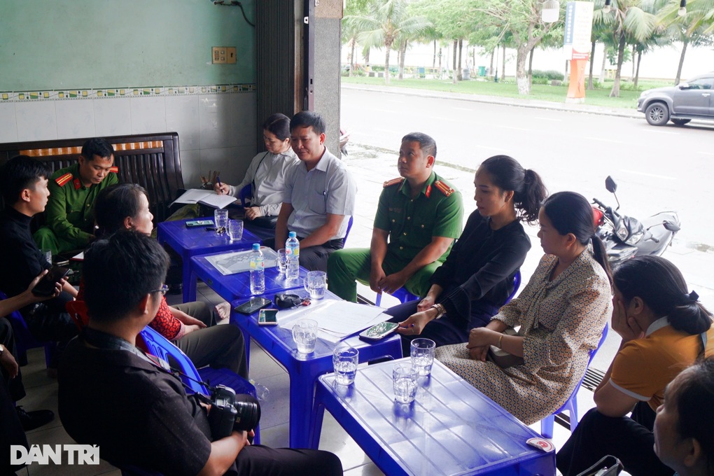 Xác minh vụ khách hàng kêu gọi tẩy chay quán ốc vì bán đồ ôi thiu - 1 Xác minh vụ khách hàng kêu gọi tẩy chay quán ốc vì bán đồ ôi thiu - 1