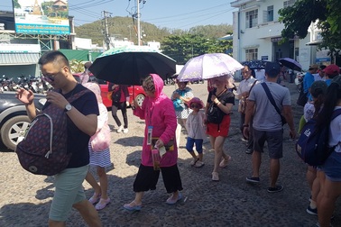 Xử lý hàng loạt cửa hàng du lịch vì giả mạo nguồn gốc hàng hóa