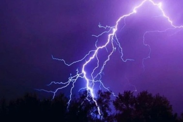 Hai vợ chồng bị sét đánh thương vong khi đi làm rẫy