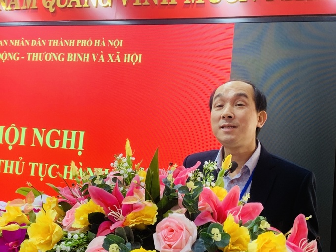 : Phó Giám đốc Sở Lao động - Thương binh và Xã hội Hà Nội Nguyễn Tây Nam trao đổi tại hội nghị đối thoại.